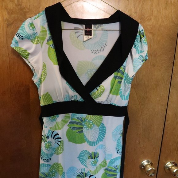 W Wrapper Women's Tie-Back Top Size Medium - Picture 1 of 6